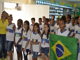 Alunos de escola municipal se empolgam com visita das mascotes do